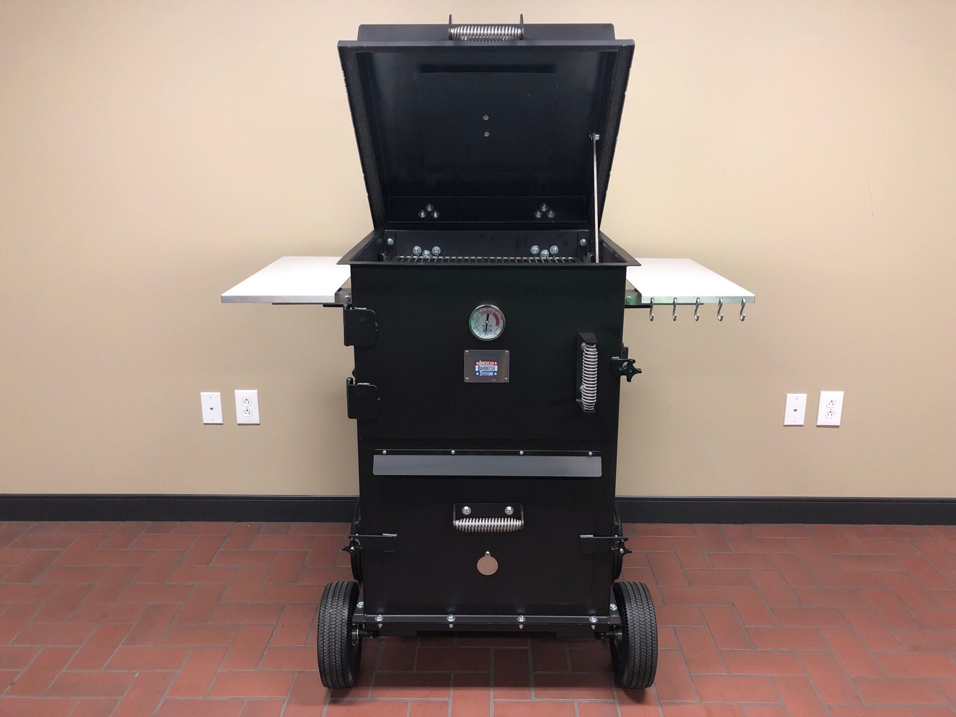 Front view of the Bar-Be-Cube with top open.