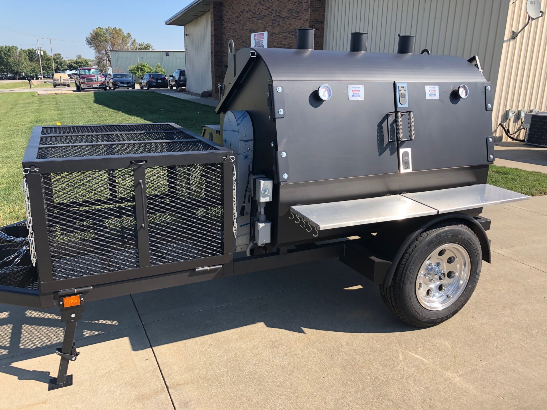 haulable smoker with storage box