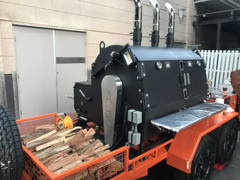 Here you see the ABS Judge, with a pile of wood next to it. This article explains the best woods to smoke meat, to help you as you learn smoking. 