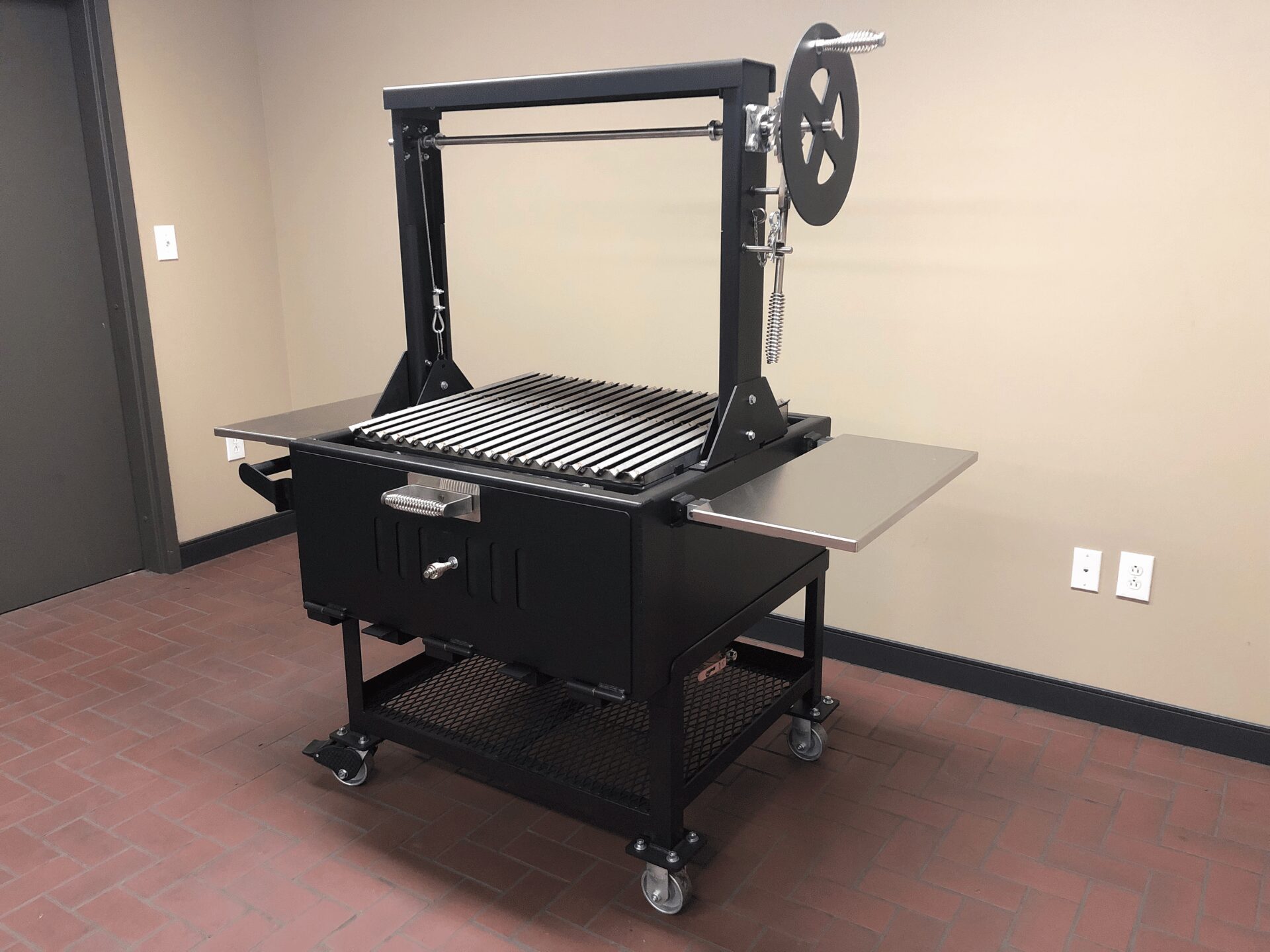 Diagonal image of the new SMG 36 Santa Maria Grill.