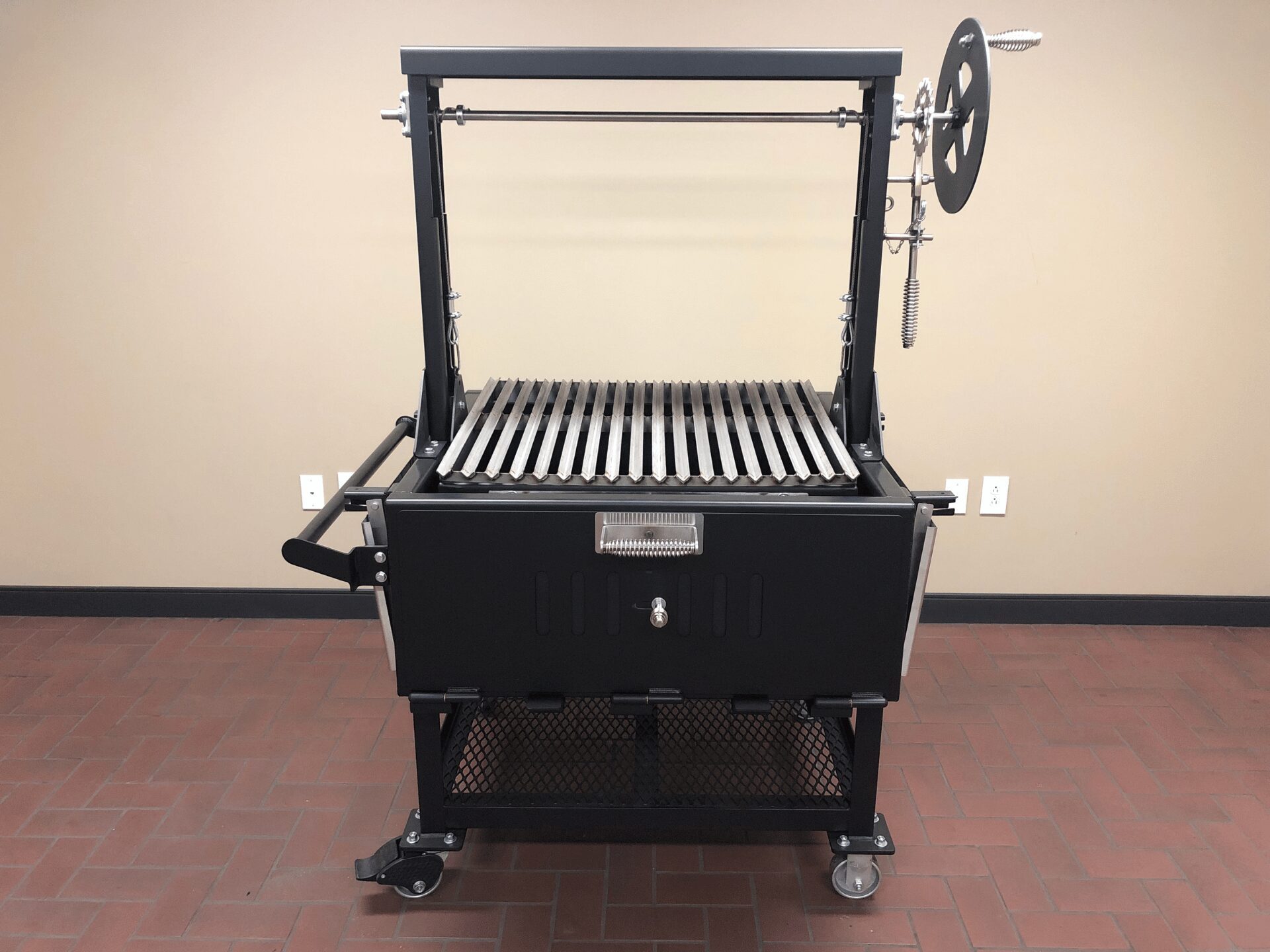 Image of the SMG 36 Santa Maria Grill with side tables lowered.