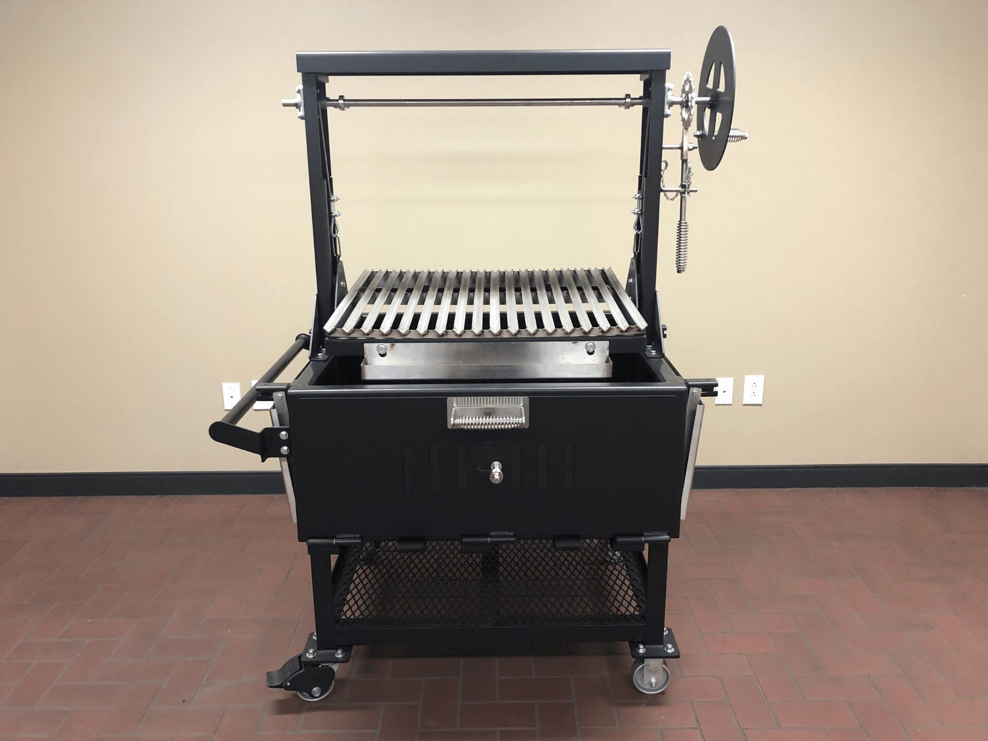 Image of the SMG 36 Santa Maria grill with the grate lifted up.