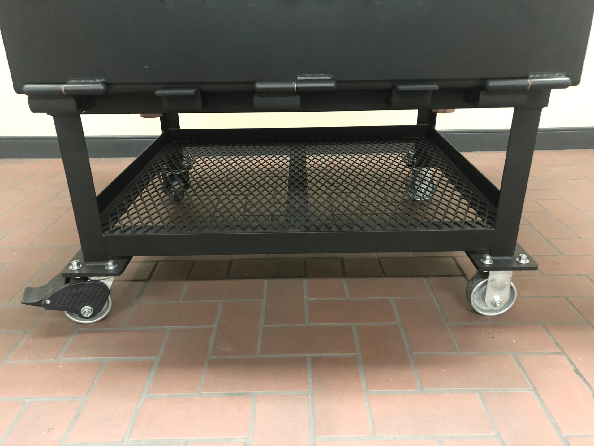 Underside grate of the SMG 36 Santa Maria Grill.