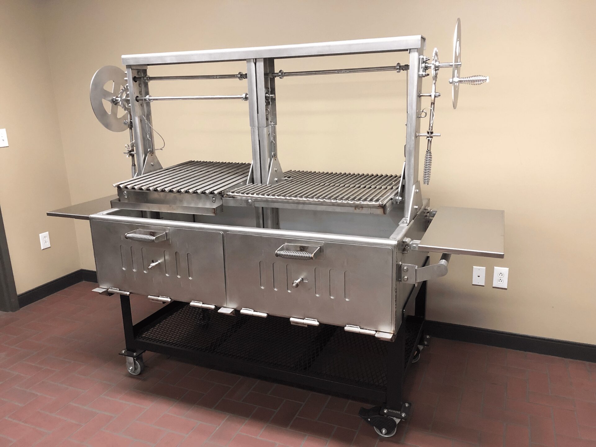 Side view of the SMG SS 60 Santa Maria Grill with the top grates lifted up